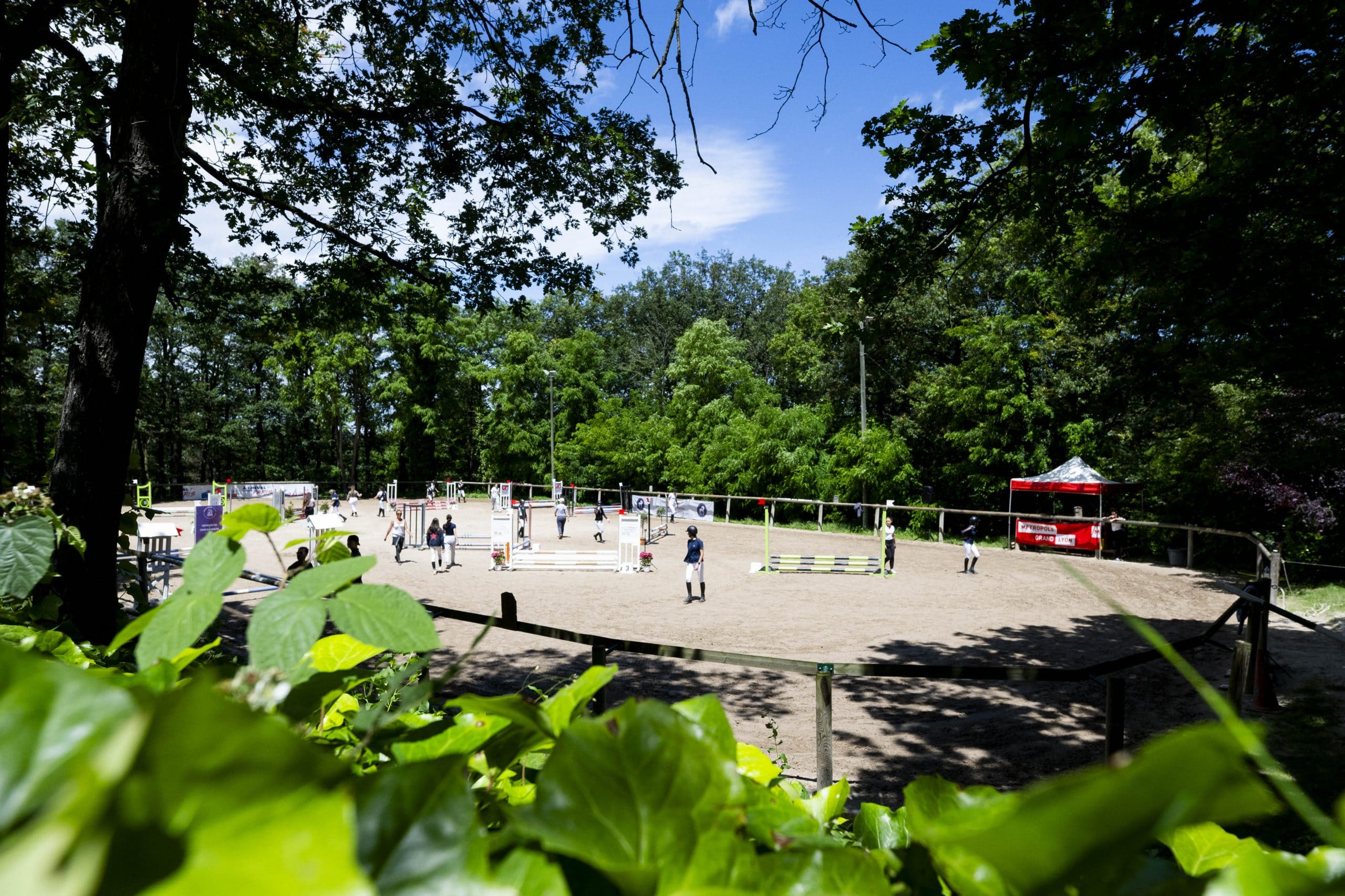 Photo de la carrière avec les installations pour la compétition